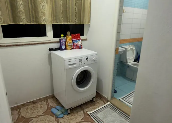 Eme Flat アパート